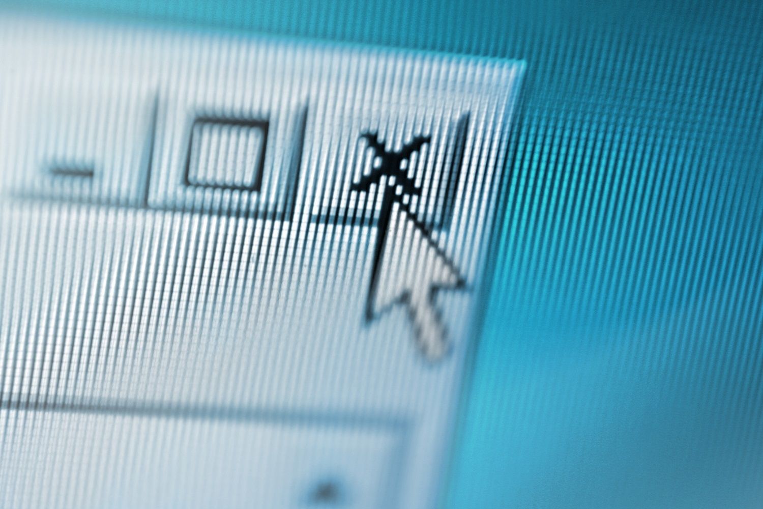 Chiusura di una schermata del computer quando il puntatore del mouse chiude una finestra pop-up sospetta.