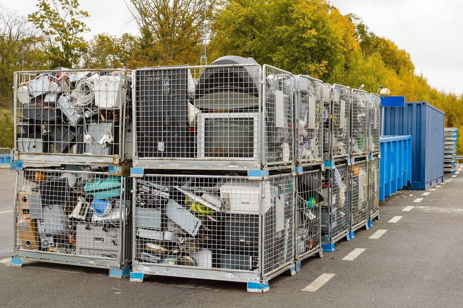 I rifiuti elettronici, inclusi i computer, possono essere gettati nel cassonetto del riciclaggio.